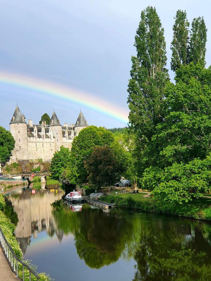 Aux Lits Du Canal Bed and Breakfast Josselin Exterior foto