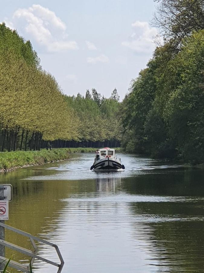 Aux Lits Du Canal Bed and Breakfast Josselin Exterior foto