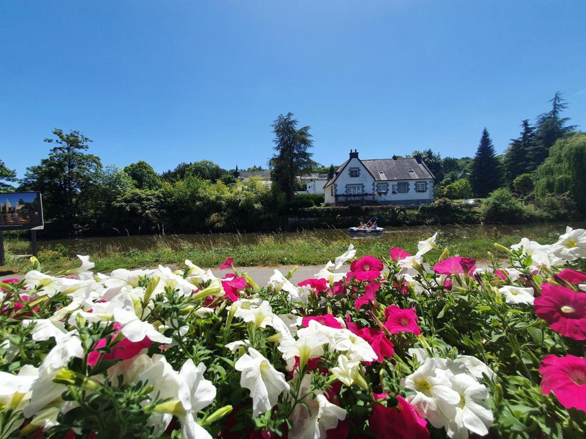 Aux Lits Du Canal Bed and Breakfast Josselin Exterior foto