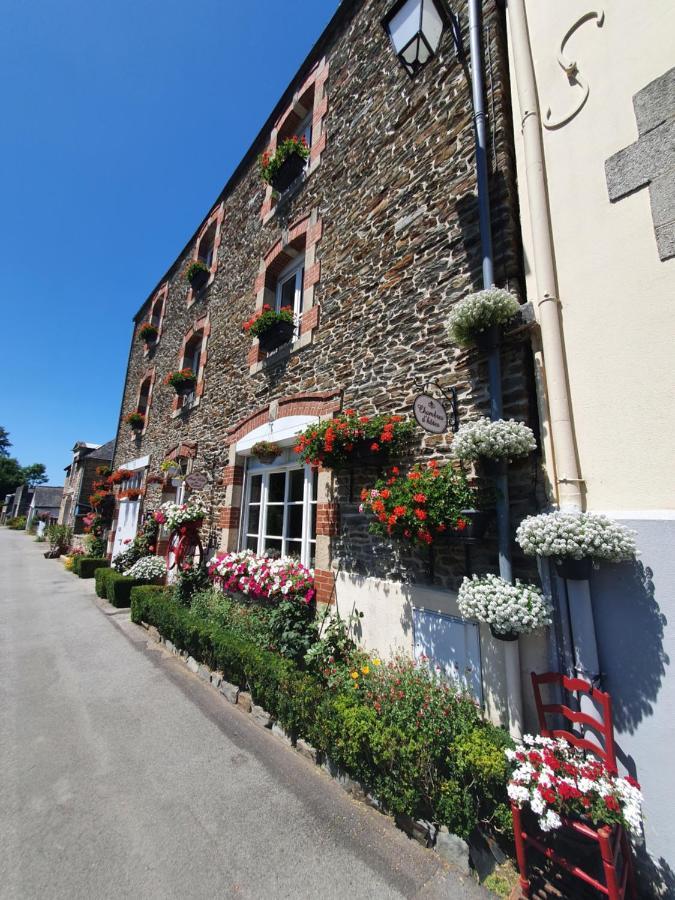 Aux Lits Du Canal Bed and Breakfast Josselin Exterior foto