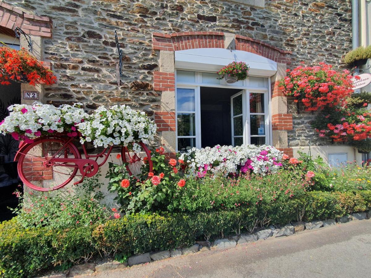 Aux Lits Du Canal Bed and Breakfast Josselin Exterior foto