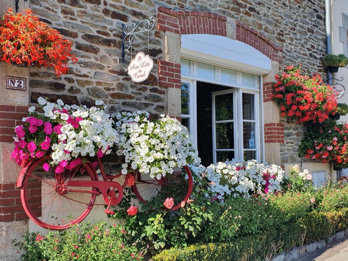 Aux Lits Du Canal Bed and Breakfast Josselin Exterior foto